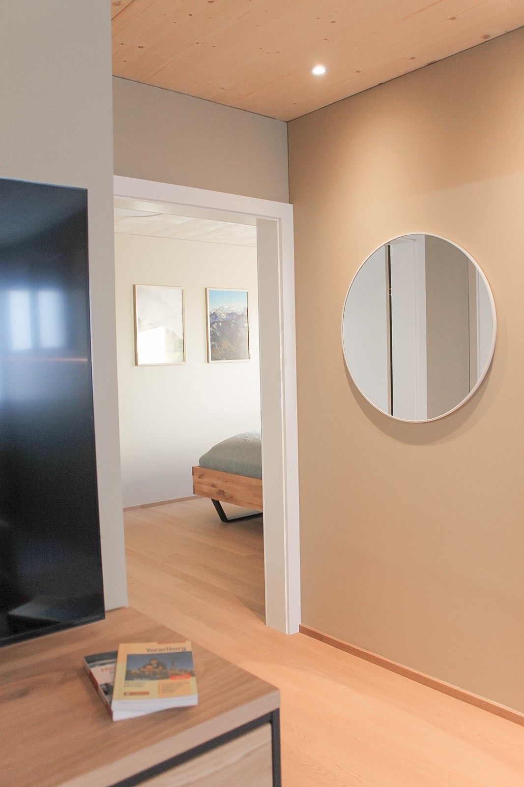 White tulips - image 4 out of 5